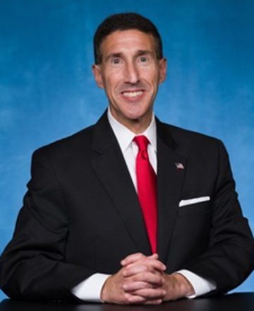 Official portrait of David Kustoff