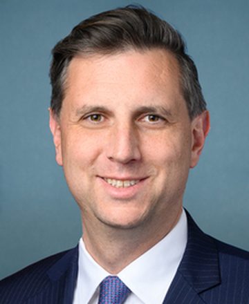 Official portrait of Seth Magaziner