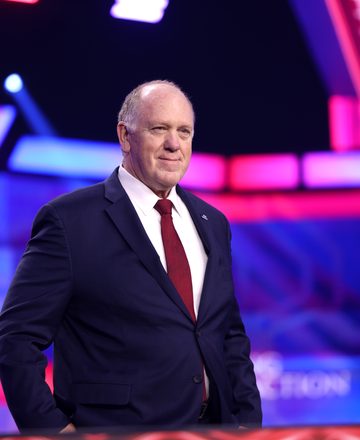 Official portrait of Tom Homan