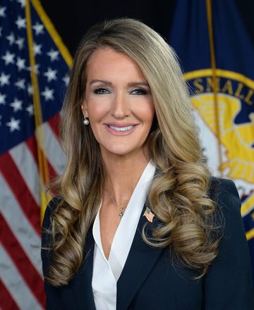 Official portrait of Kelly Loeffler