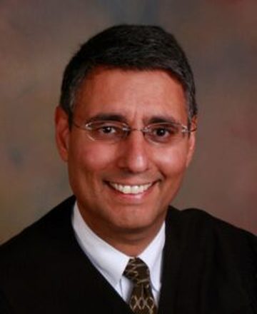 Official portrait of Albert Diaz